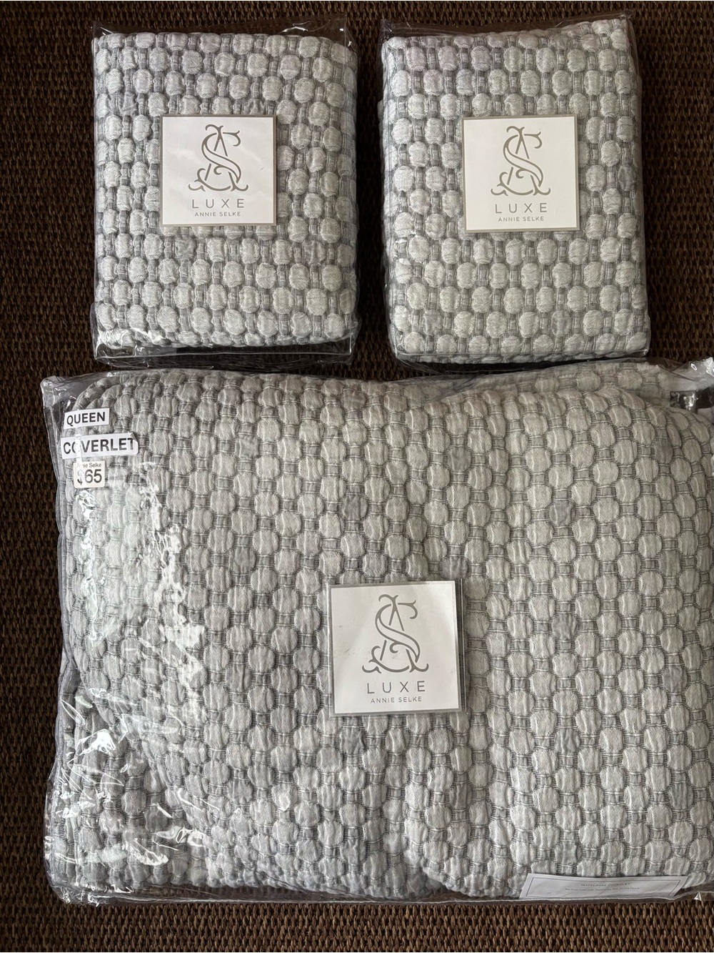 Annie Selke-Luxe-Lodi Matelasse Coverlet Queen & 2 Euro Shams Set - Black/ White